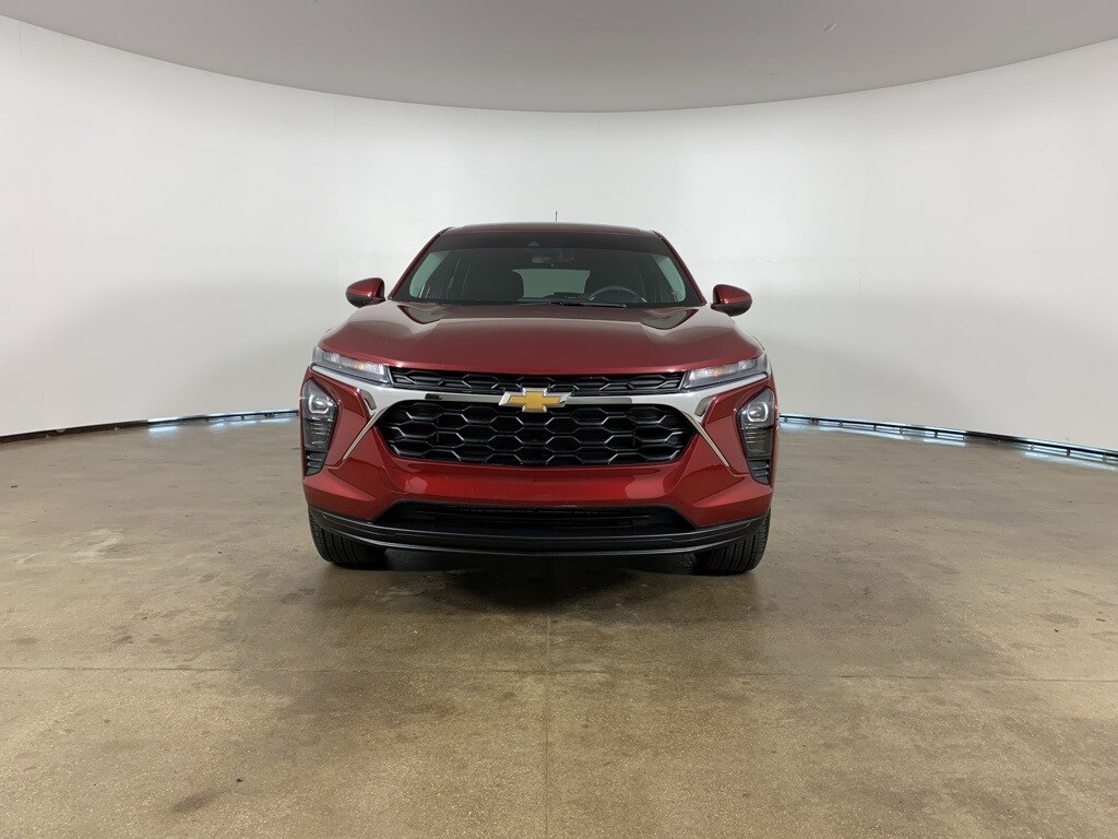2024 Chevrolet Trax LS photo 3