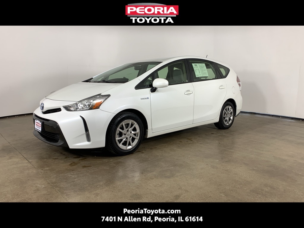 2017 Toyota Prius v Five's photo