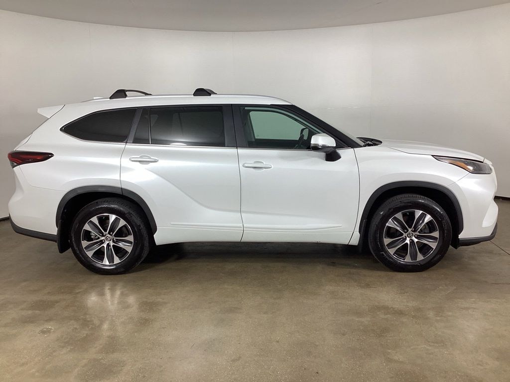 Used 2025 Toyota Highlander XLE SUV