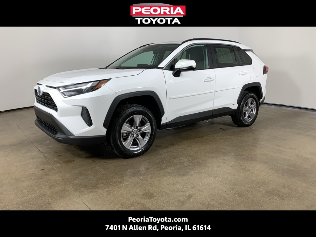 2024 Toyota RAV4 LE's photo