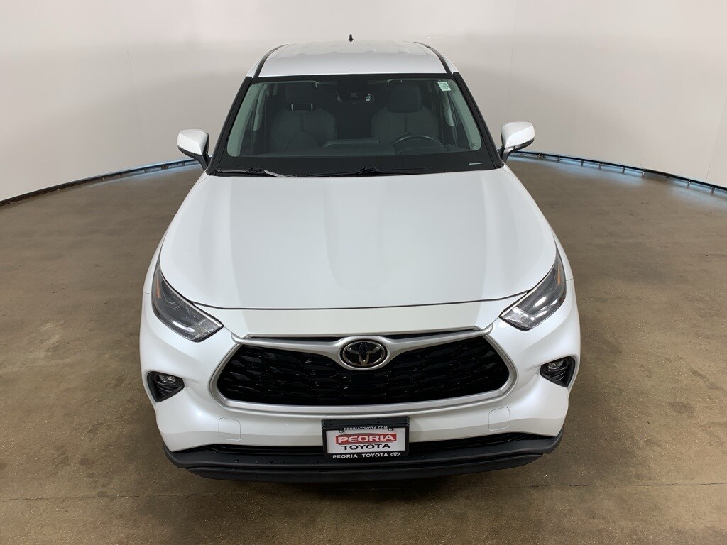 2022 Toyota Highlander LE photo 4