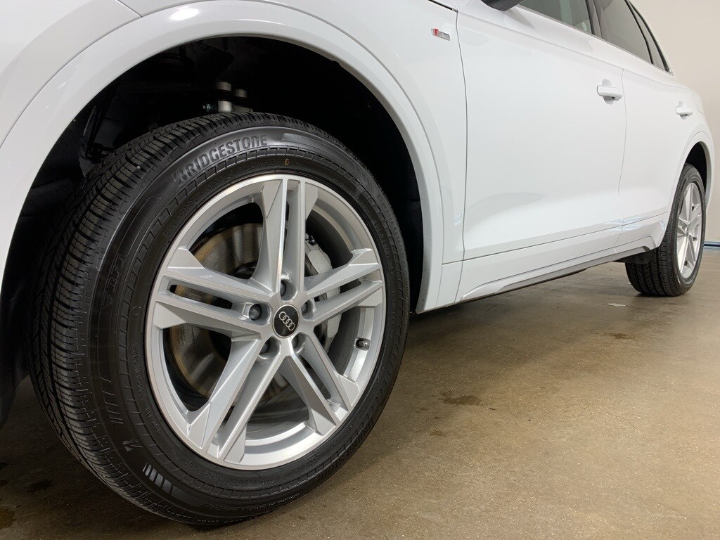 2024 Audi Q5 55 Premium Plus photo 2