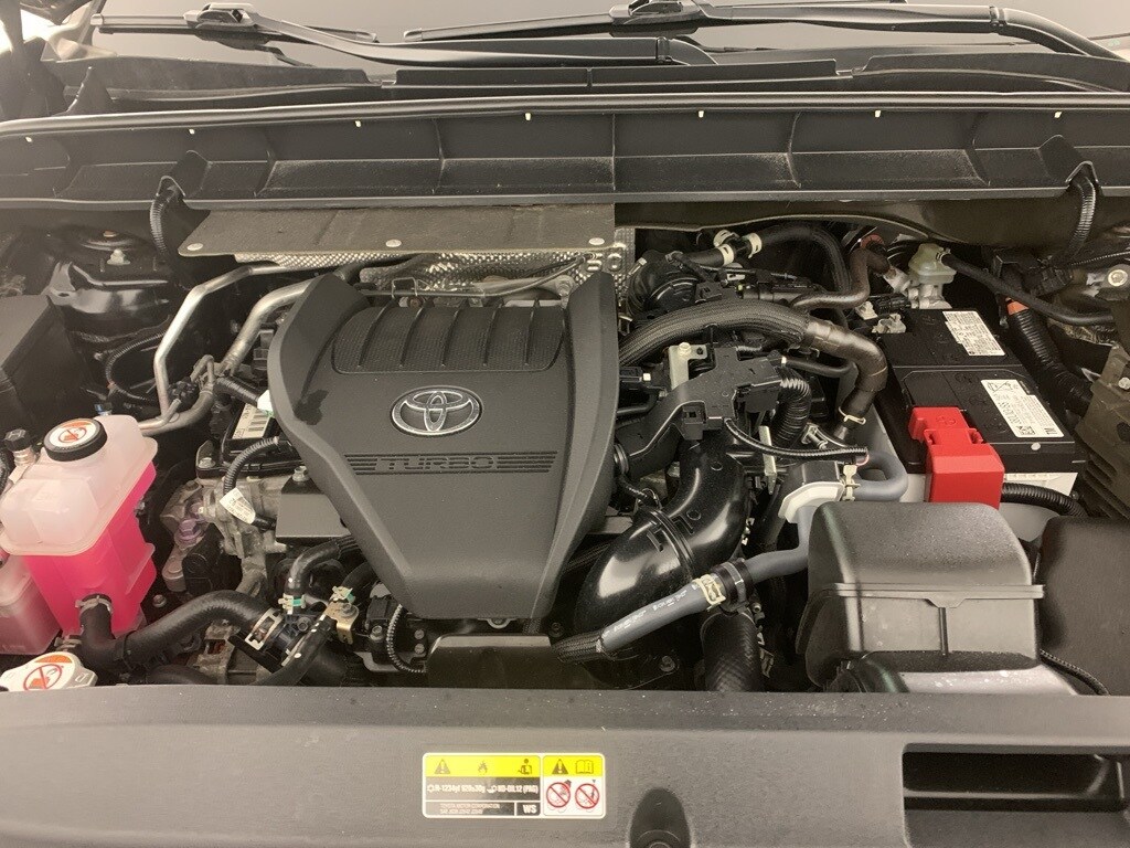 2023 Toyota Highlander XLE photo 2