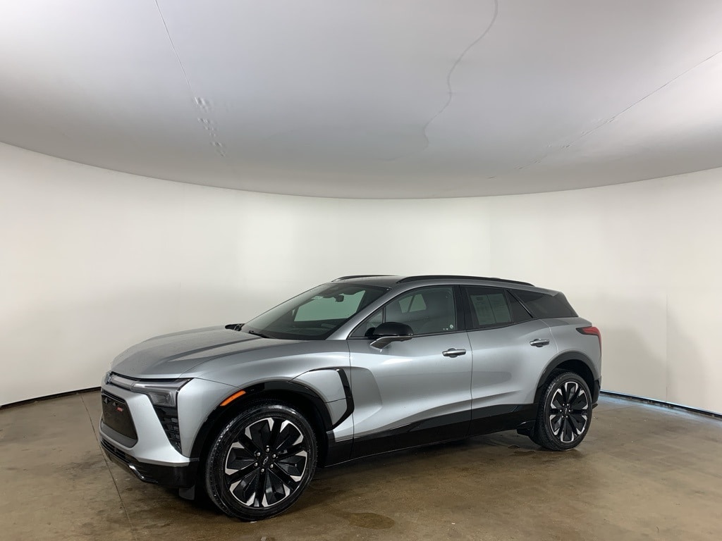 Used 2024 Chevrolet Blazer EV RS with VIN 3GNKDCRJ6RS168037 for sale in Peoria, IL