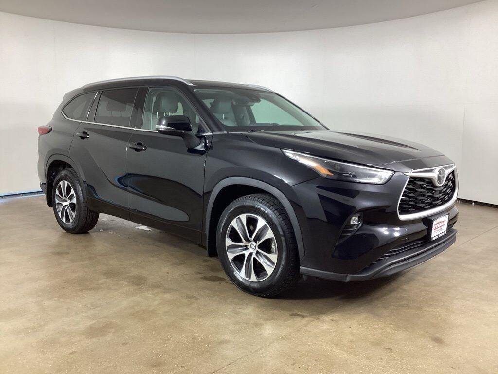 Used 2022 Toyota Highlander XLE SUV