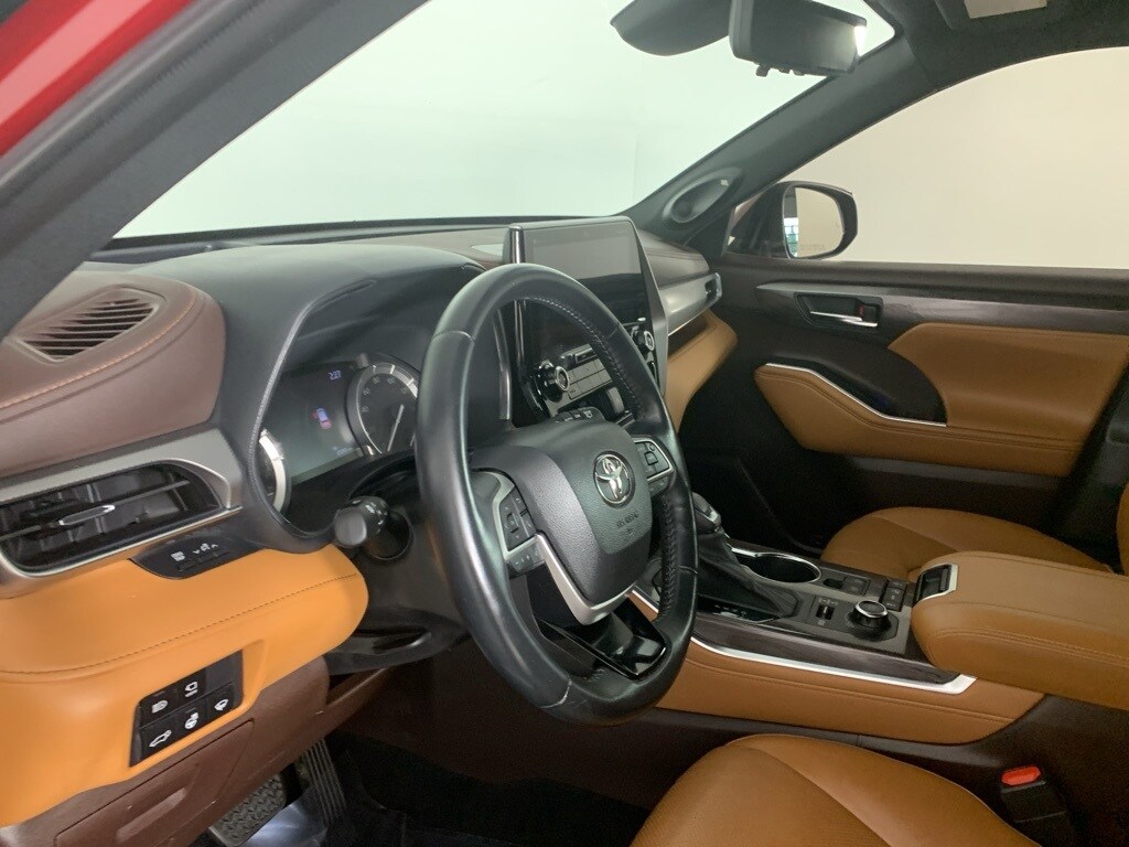 2022 Toyota Highlander Platinum photo 3