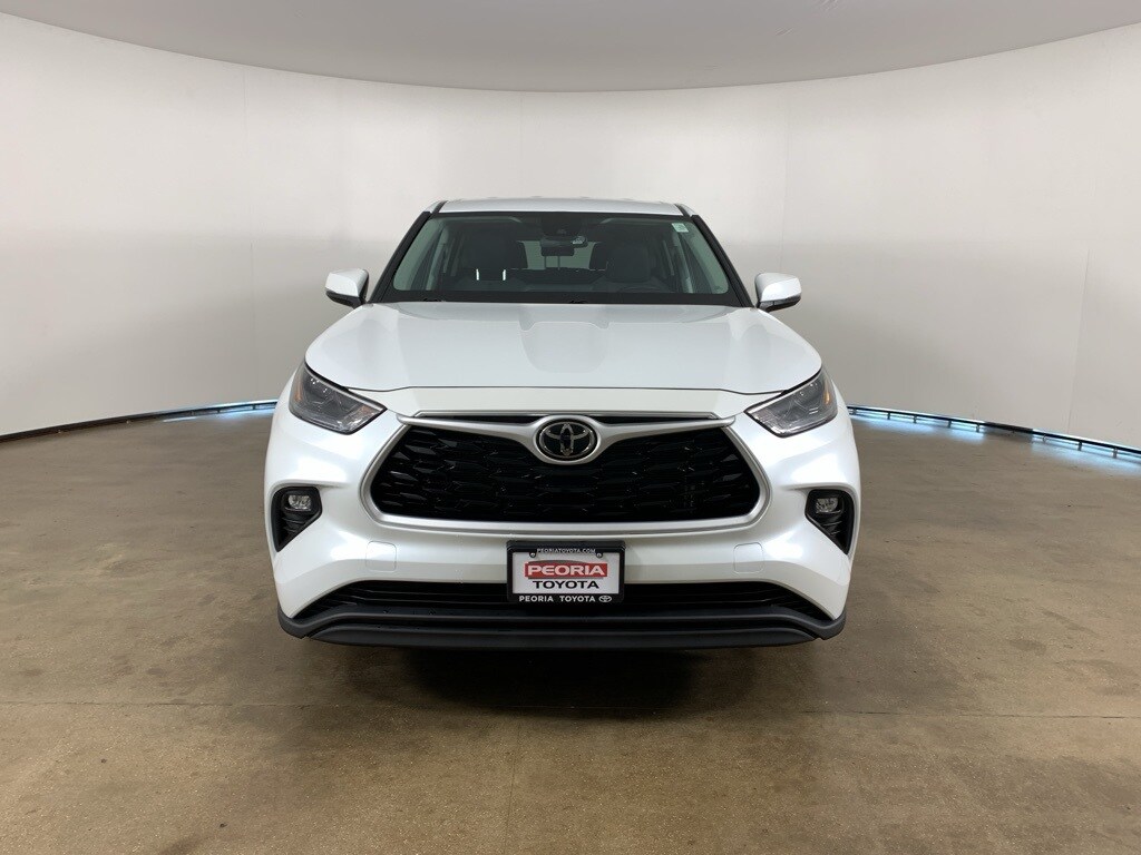 2022 Toyota Highlander LE photo 3