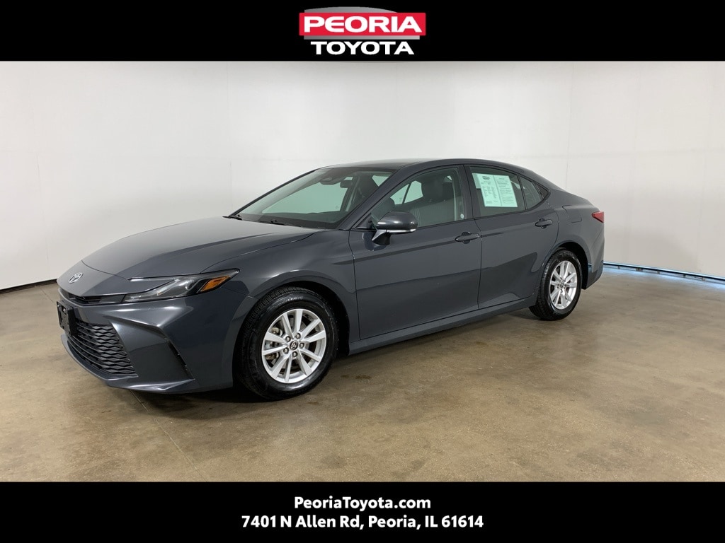 2025 Toyota Camry LE's photo