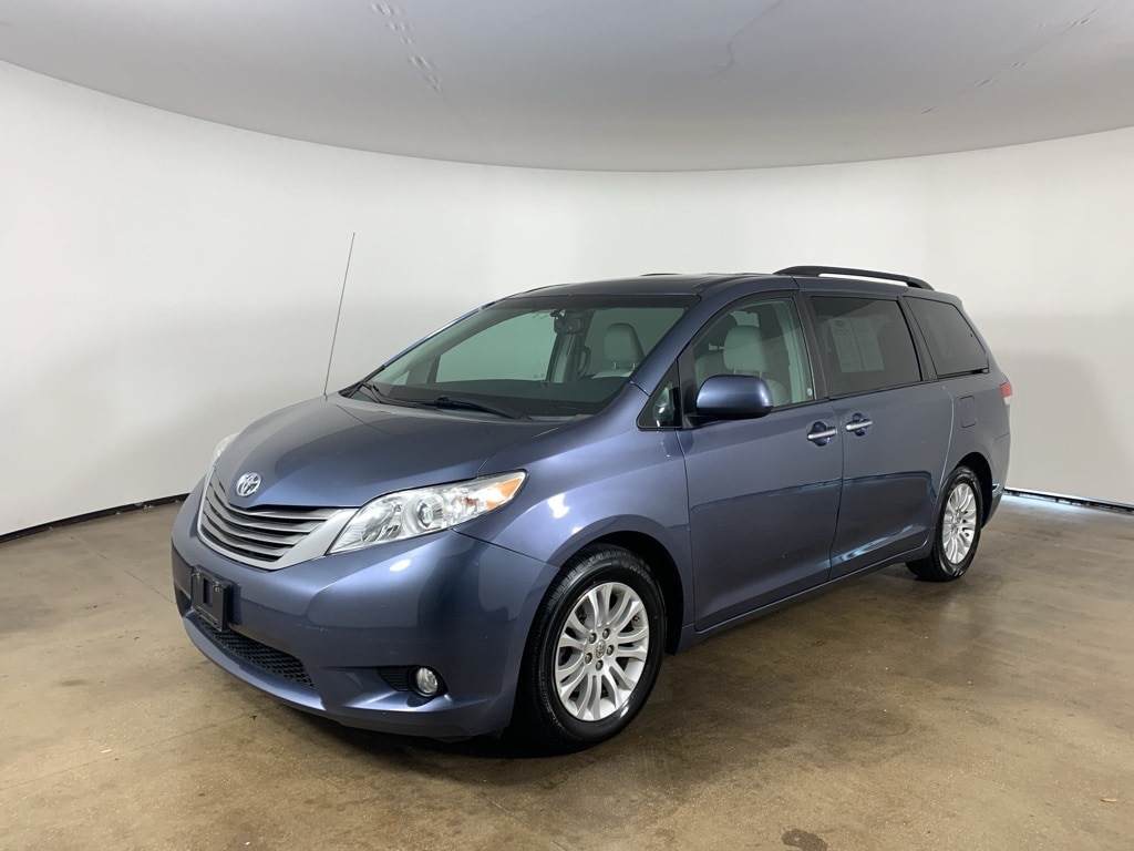 Used 2014 Toyota Sienna XLE with VIN 5TDYK3DC1ES453129 for sale in Peoria, IL