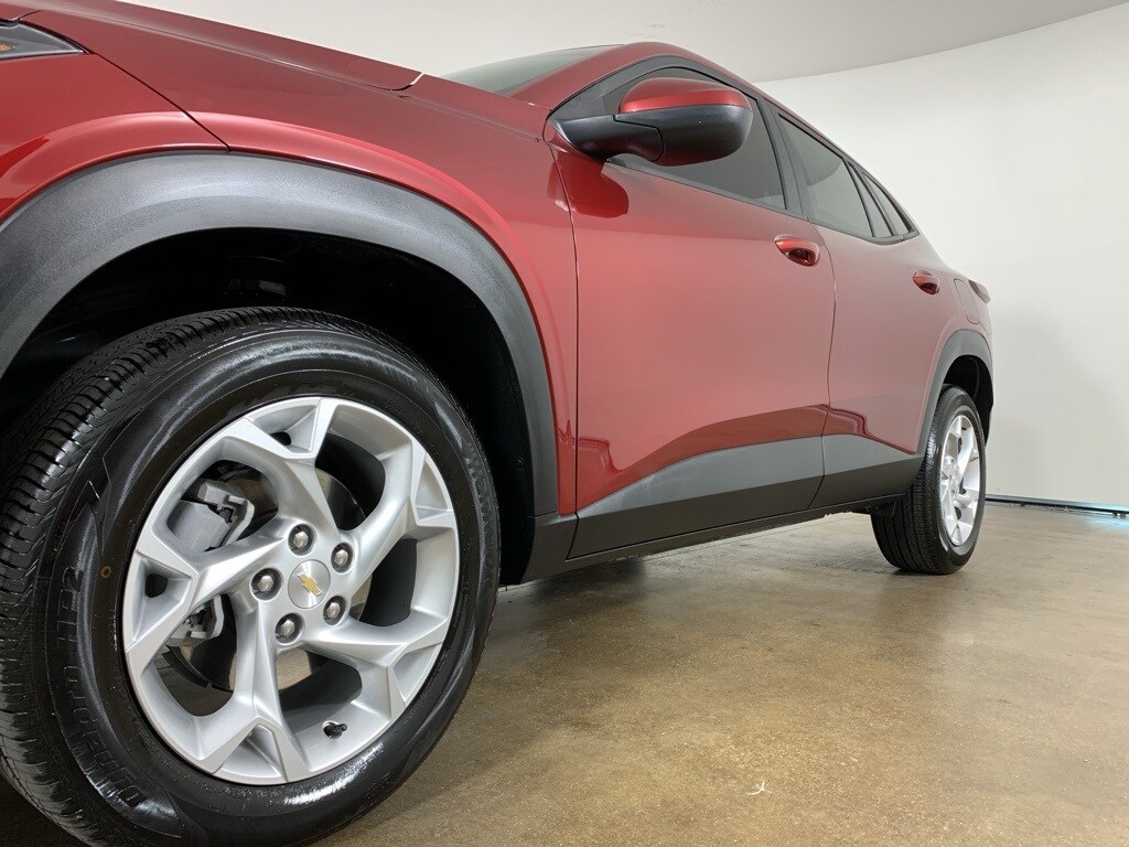 2024 Chevrolet Trax LS photo 2