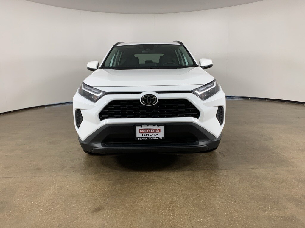 2024 Toyota RAV4 XLE photo 3