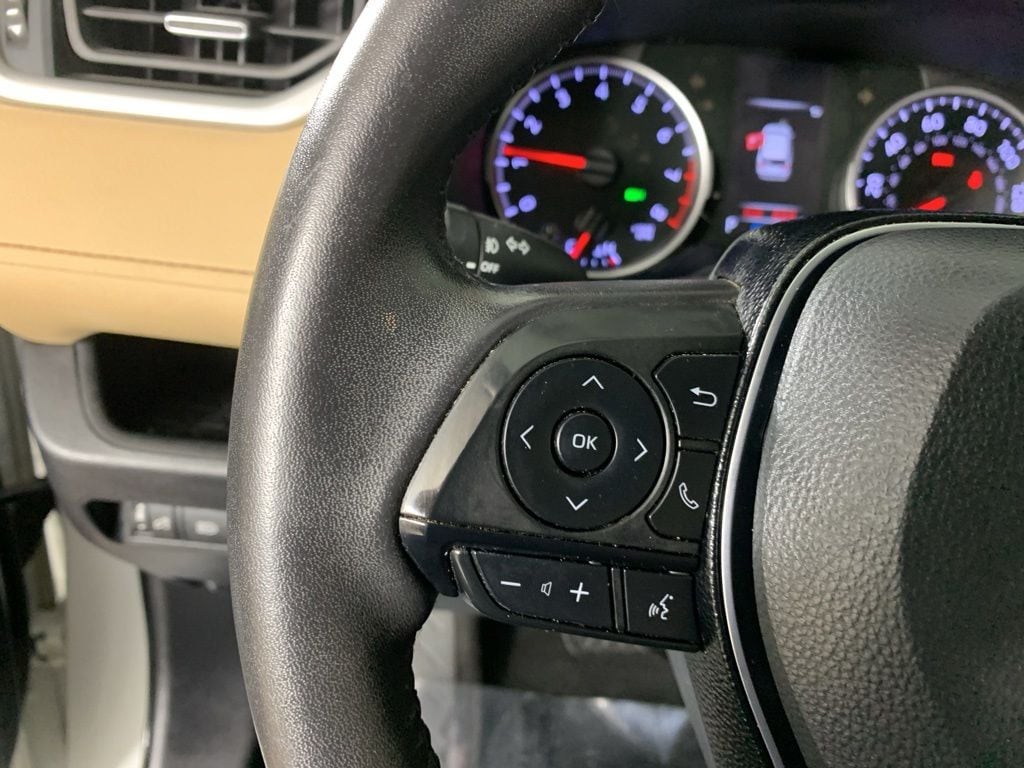 2020 Toyota RAV4 XLE Premium - Photo 19