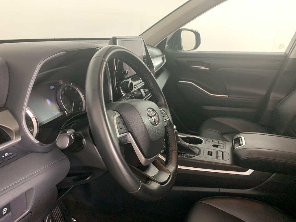 2023 Toyota Highlander XLE photo 3