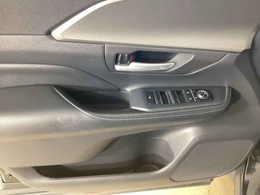 2025 Toyota Grand Highlander XLE - Photo 13