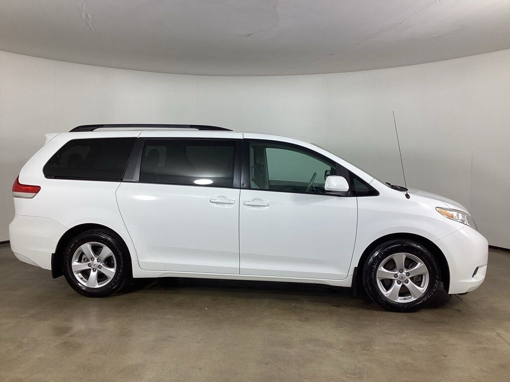 Used 2013 Toyota Sienna LE Minivan/Van