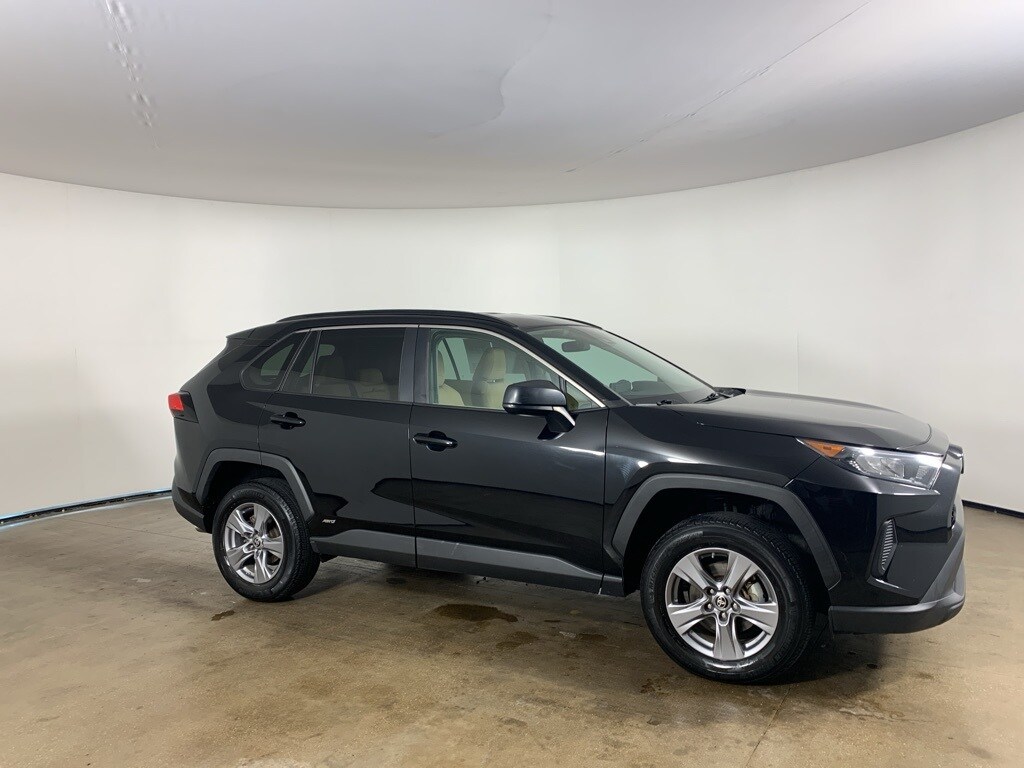 2022 Toyota RAV4 Hybrid LE photo 4