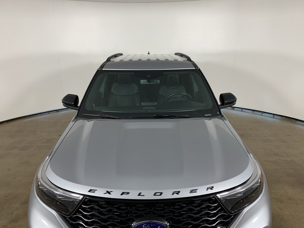 2022 Ford Explorer ST photo 2