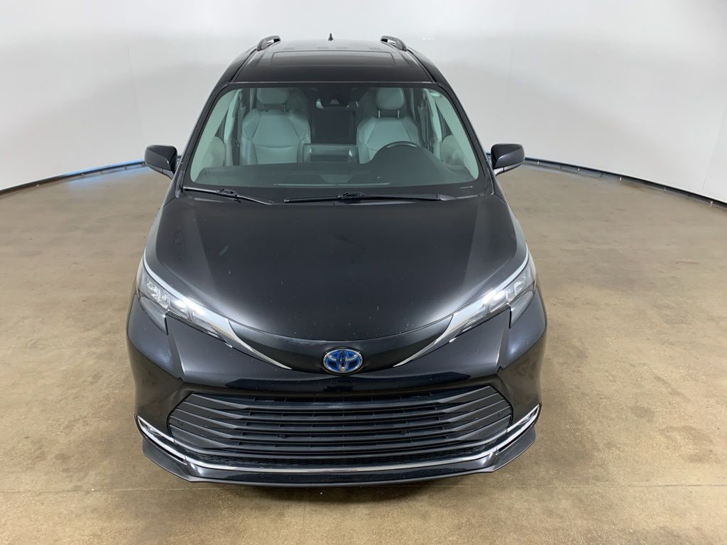 Used 2024 Toyota Sienna XLE Minivan/Van