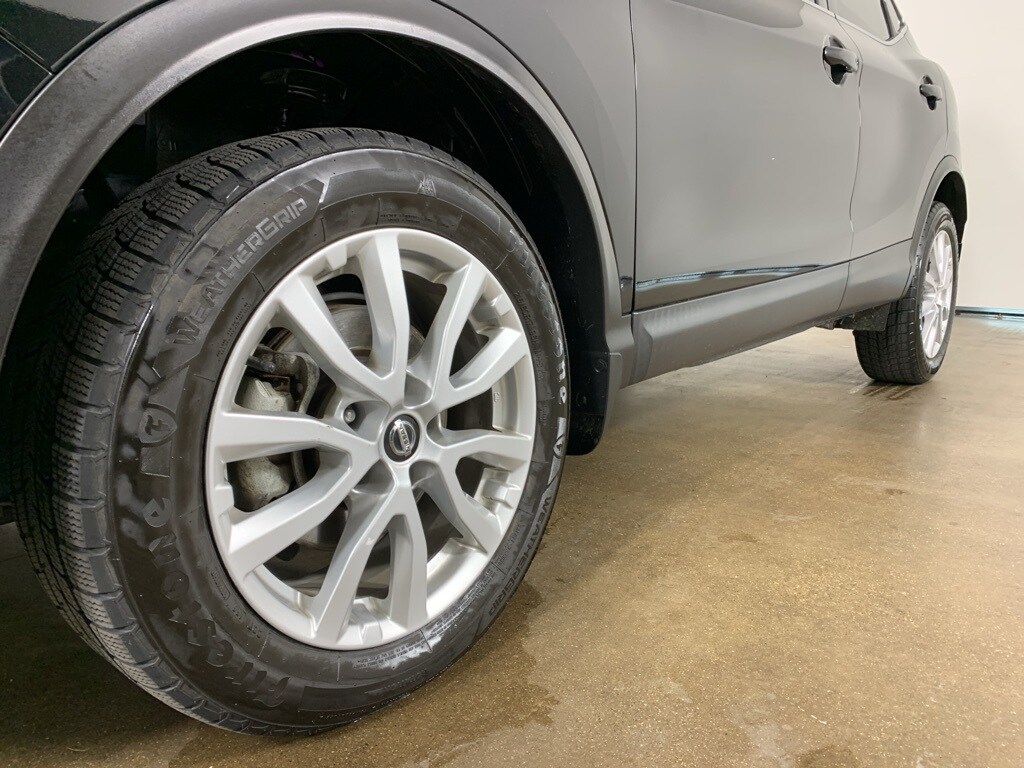 2021 Nissan Rogue Sport SV photo 2