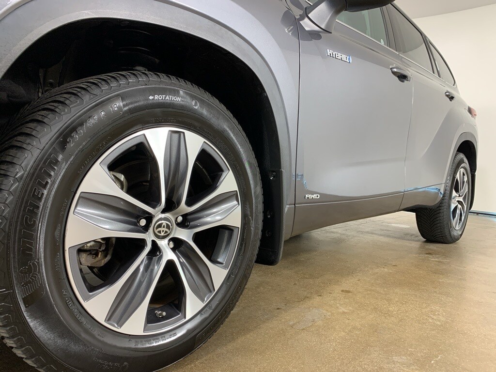 2021 Toyota Highlander Hybrid XLE photo 2