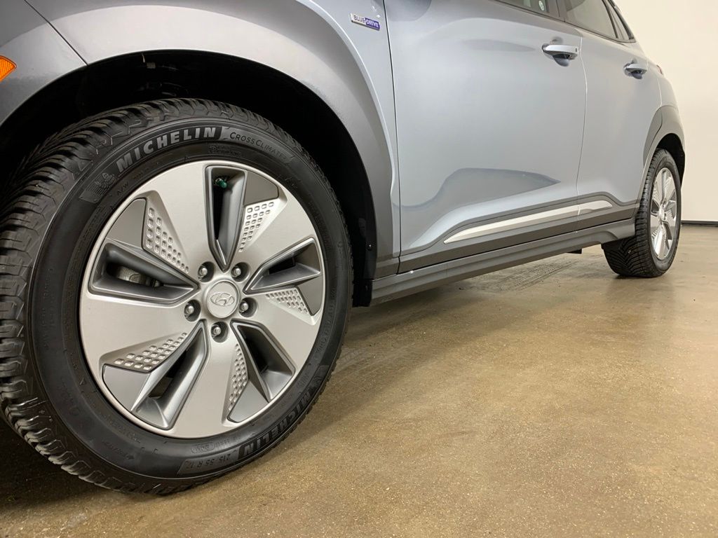 Used 2020 Hyundai Kona EV SEL with VIN KM8K23AG5LU057304 for sale in Peoria, IL