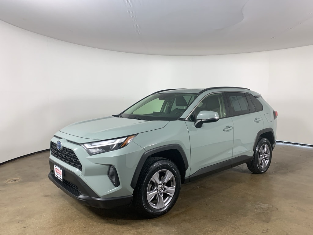 Used 2022 Toyota RAV4 XLE with VIN JTMRWRFV4ND152151 for sale in Peoria, IL