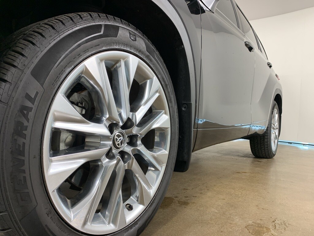 2023 Toyota Highlander Limited photo 2