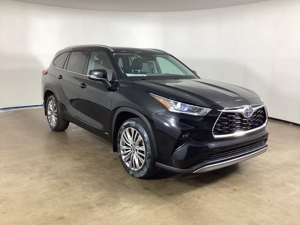 Used 2023 Toyota Highlander Hybrid Platinum SUV