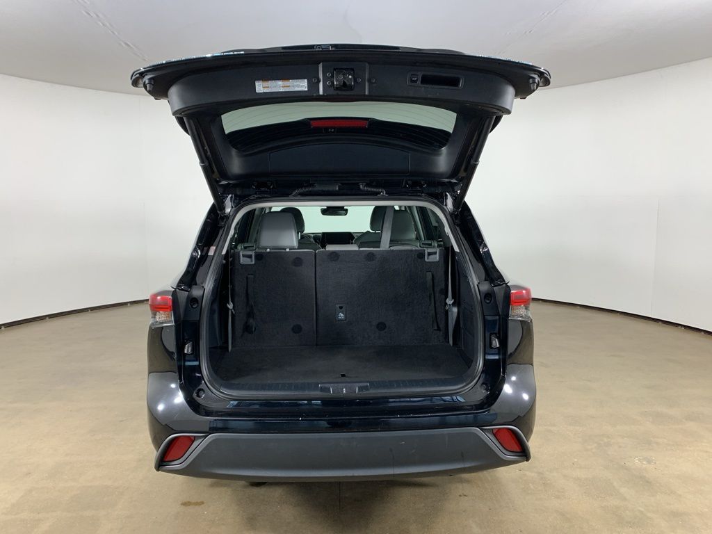 2023 Toyota Highlander XLE - Photo 12