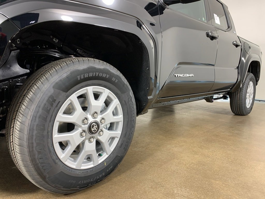 2025 Toyota Tacoma SR5 Double Cab 4x4 photo 2