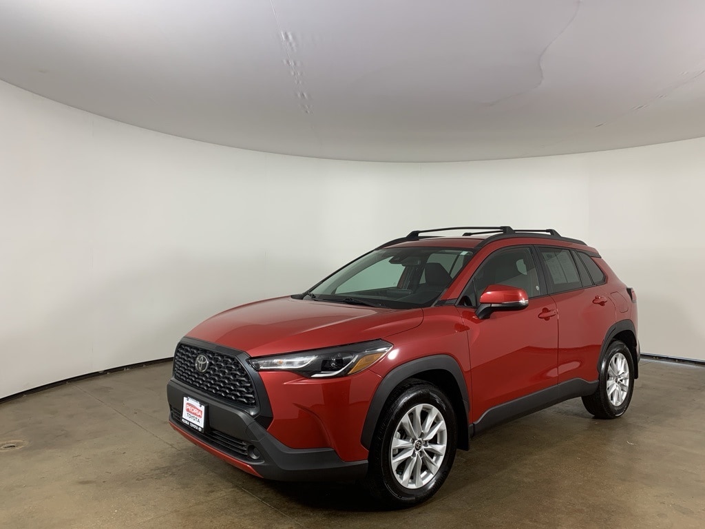 Used 2022 Toyota Corolla Cross LE with VIN 7MUCAABG7NV028382 for sale in Peoria, IL