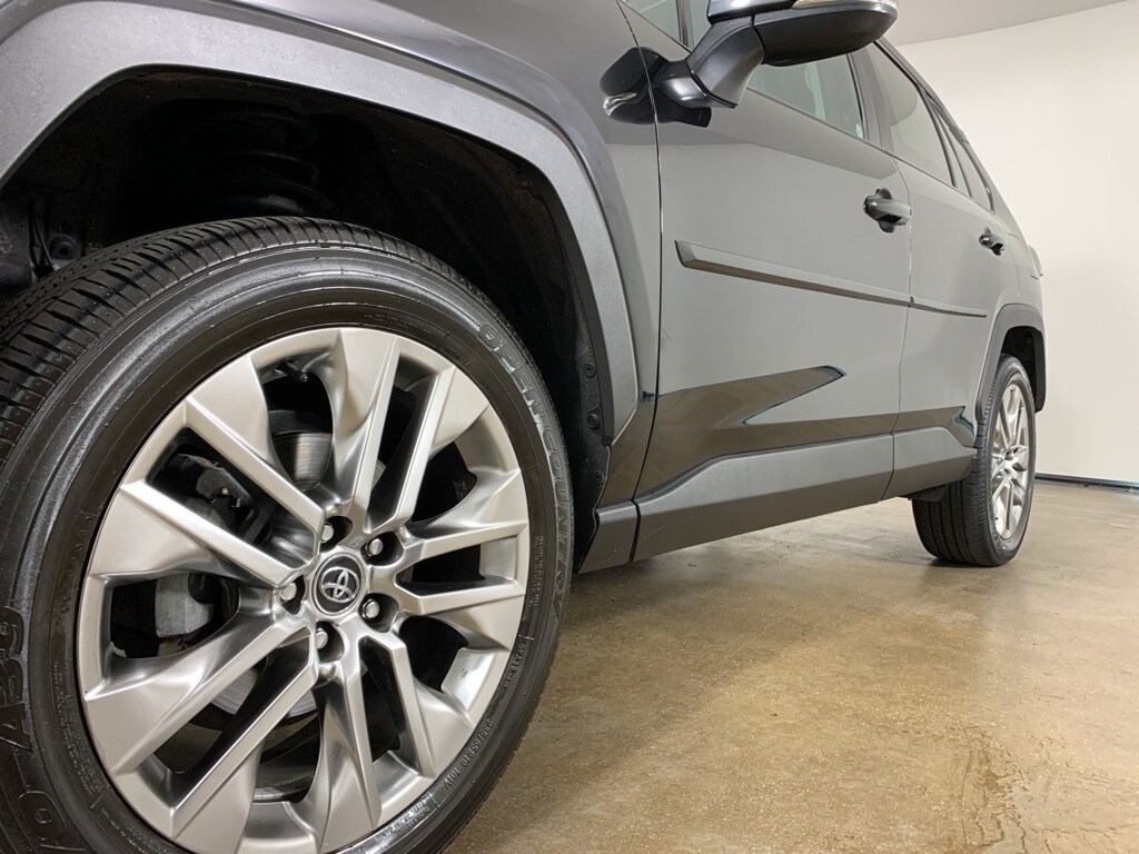 2020 Toyota RAV4 XLE Premium photo 2