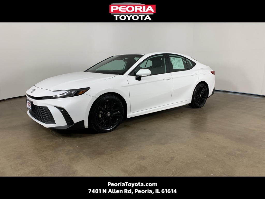 2025 Toyota Camry SE's photo