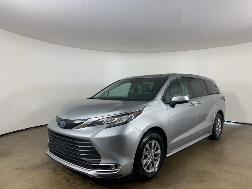 Used 2022 Toyota Sienna XLE with VIN 5TDYSKFC6NS072075 for sale in Peoria, IL