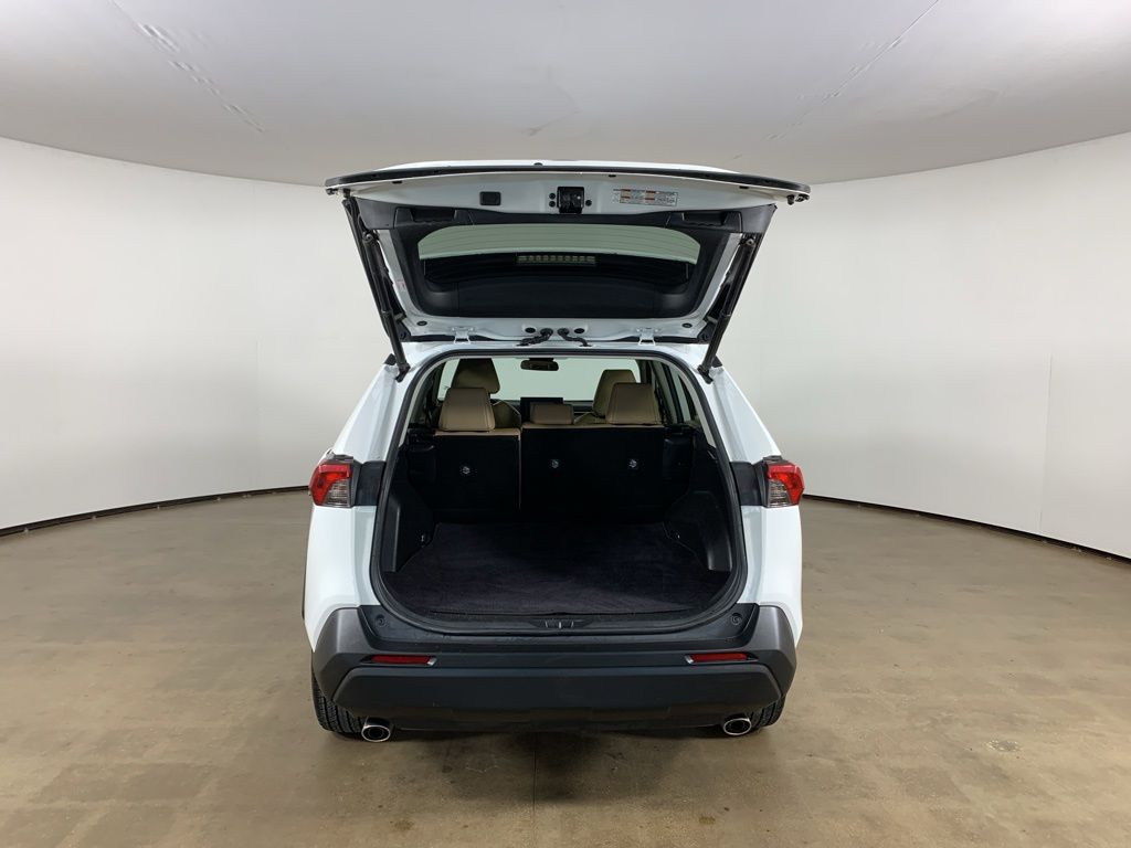 2020 Toyota RAV4 XLE Premium - Photo 12