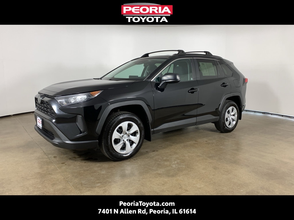 2021 Toyota RAV4 LE's photo
