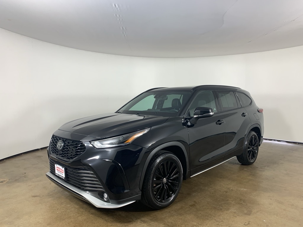 Used 2024 Toyota Highlander XSE with VIN 5TDKDRAH9RS537160 for sale in Peoria, IL