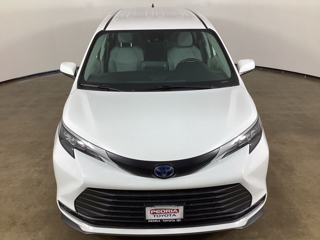 Used 2024 Toyota Sienna LE Minivan/Van