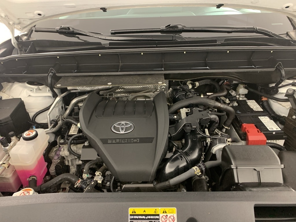 Used 2023 Toyota Highlander XLE with VIN 5TDKDRBH4PS523050 for sale in Peoria, IL