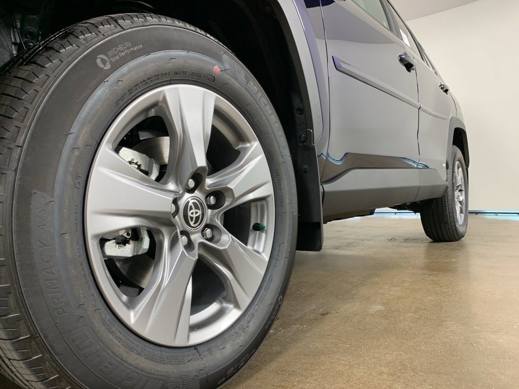 2025 Toyota RAV4 Hybrid XLE photo 2