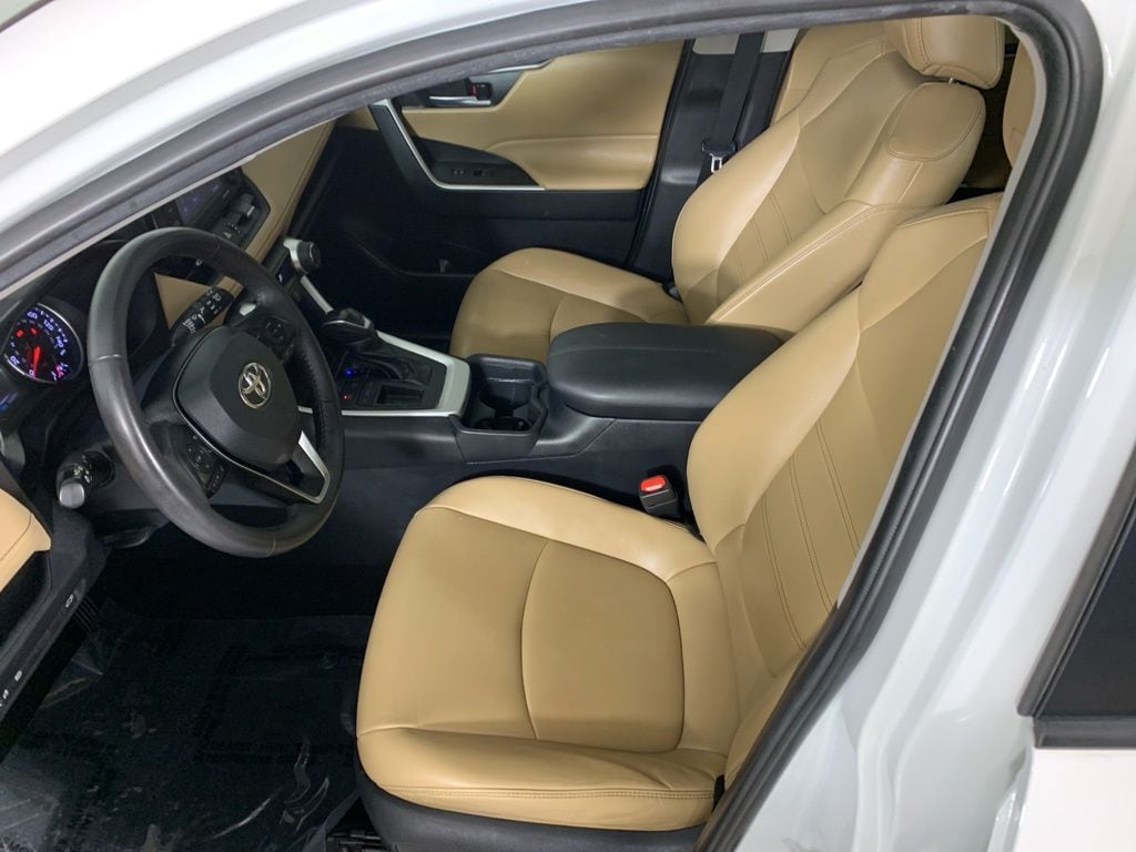 2020 Toyota RAV4 XLE Premium - Photo 29