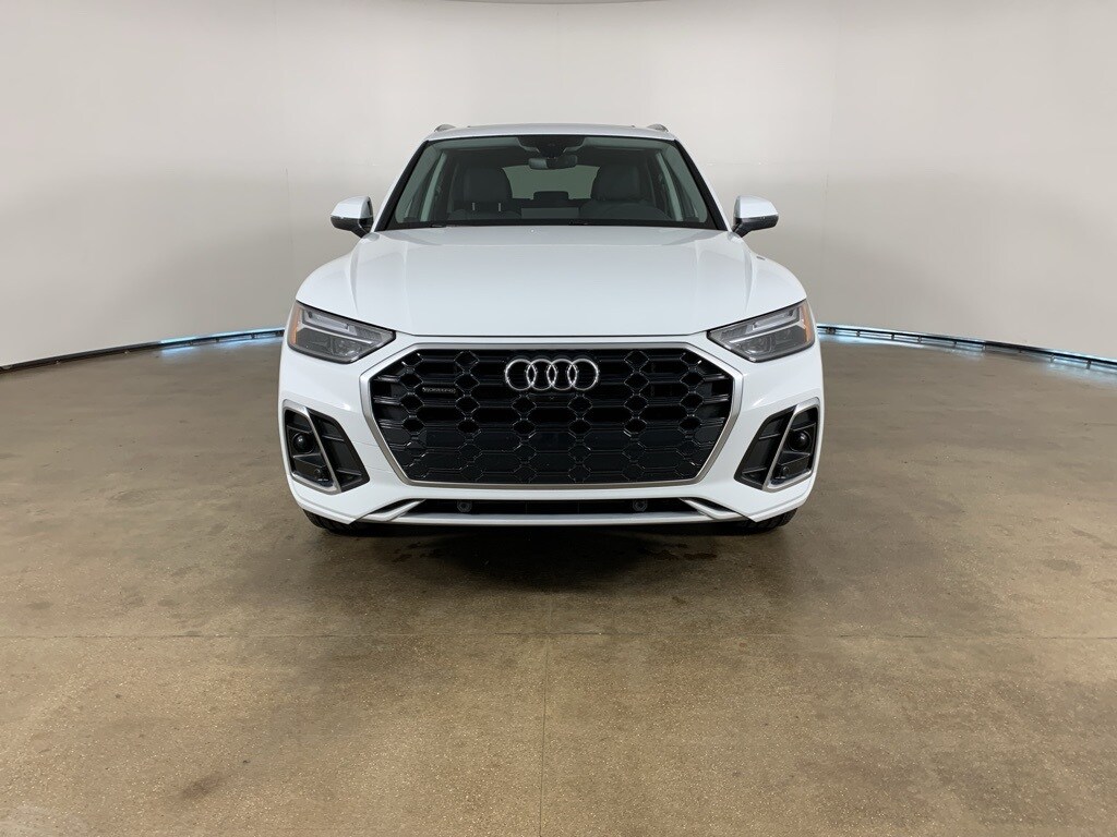 2024 Audi Q5 55 Premium Plus photo 2