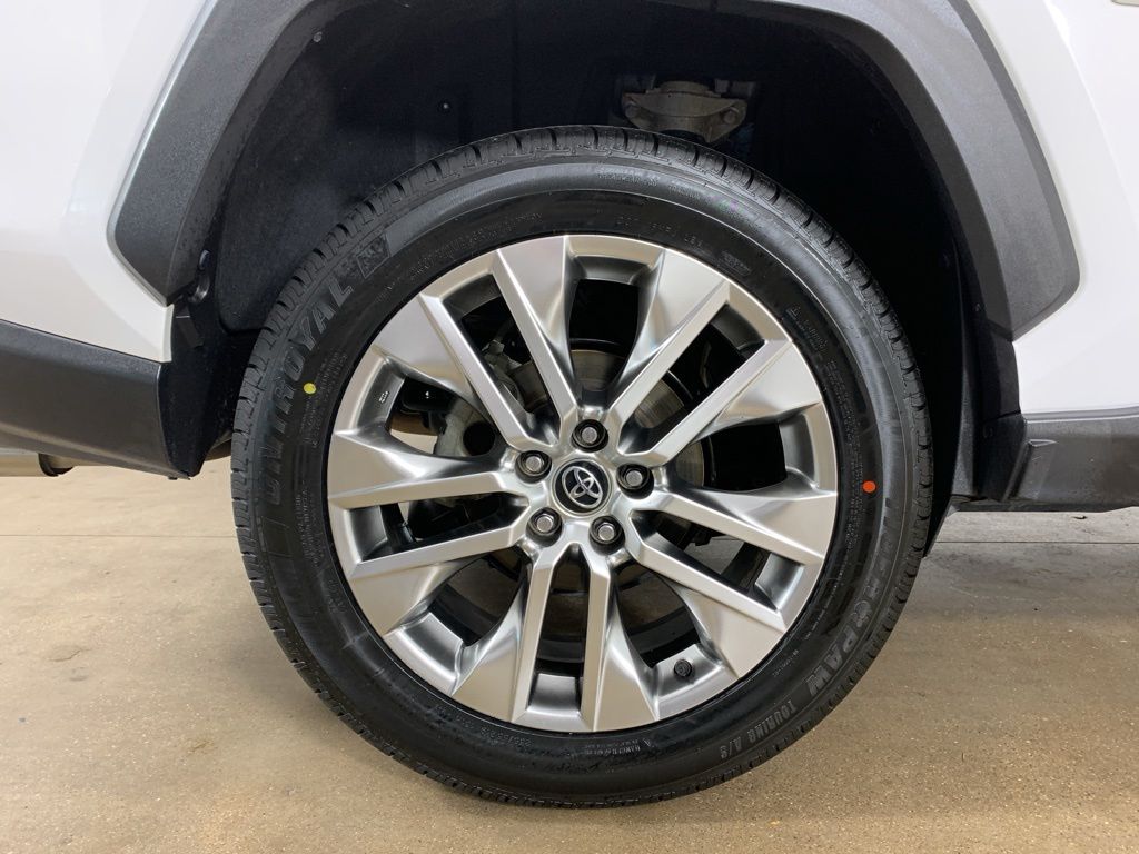 2020 Toyota RAV4 XLE Premium - Photo 39