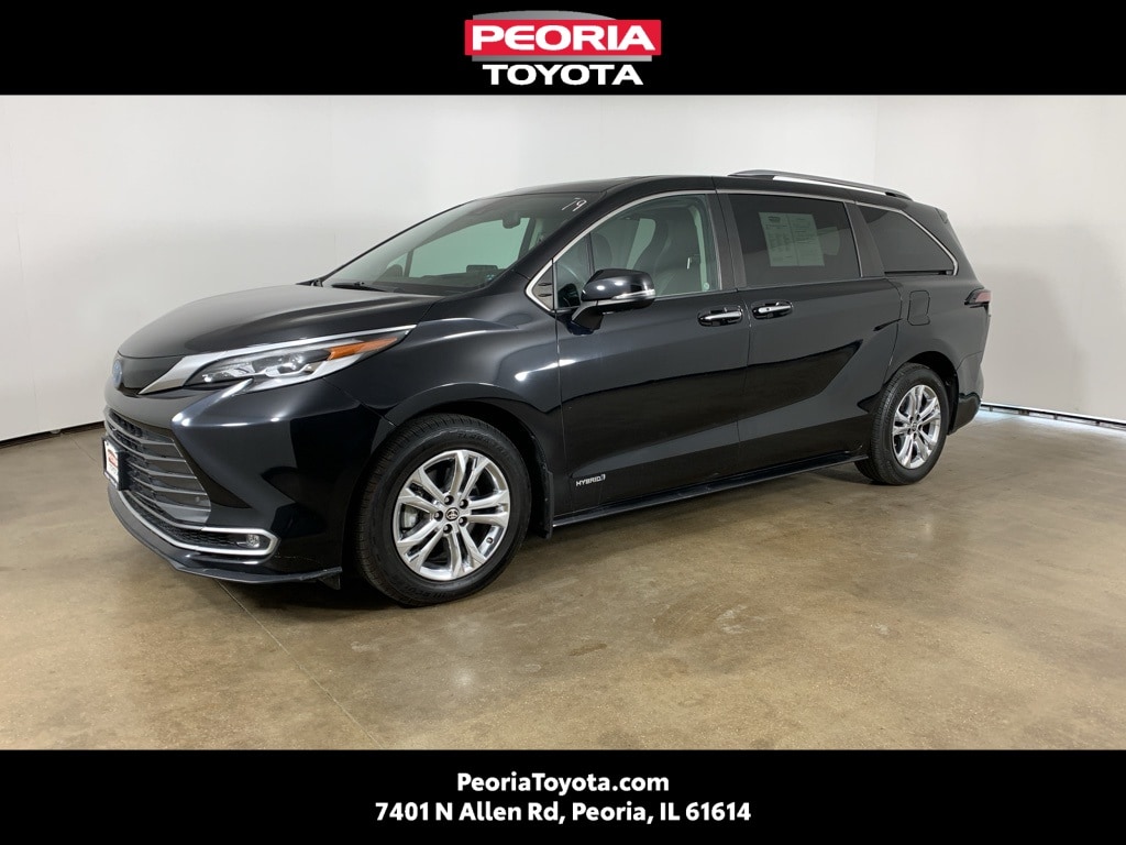 2021 Toyota Sienna Platinum's photo