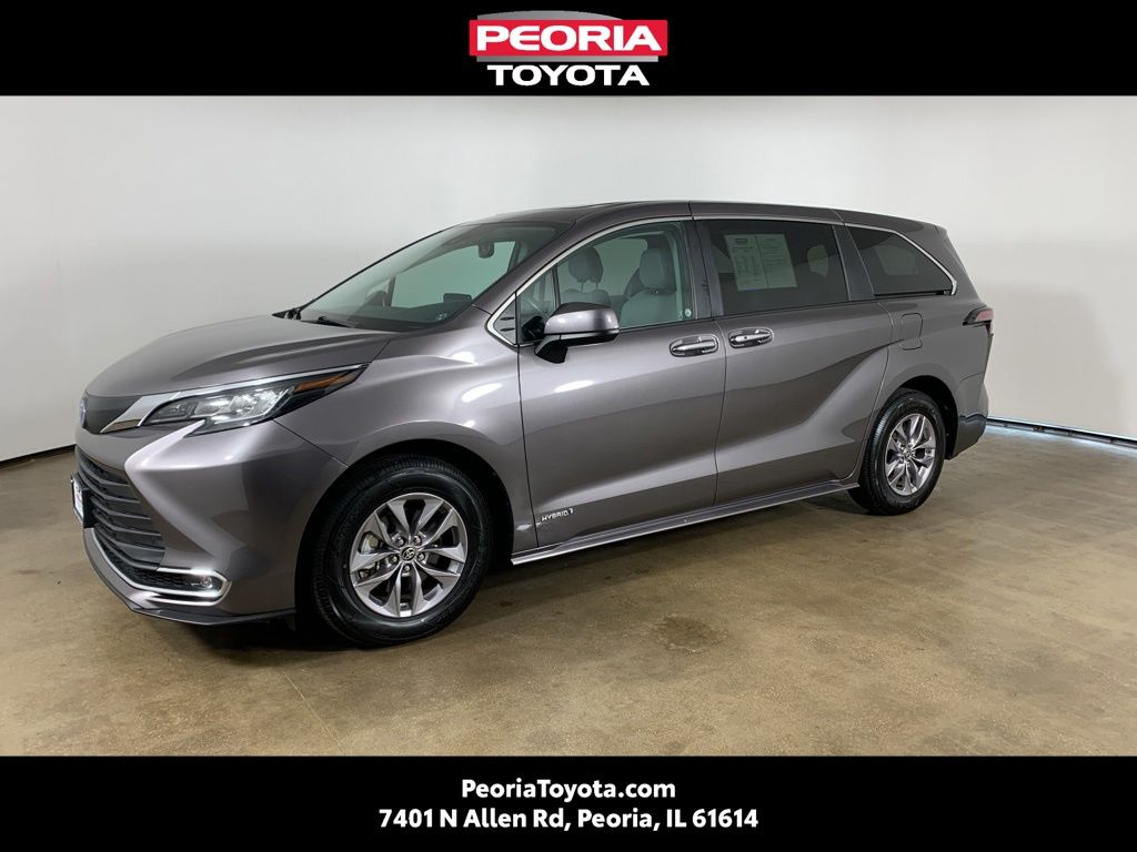 2021 Toyota Sienna XLE 7-Passenger Hybrid FWD's photo