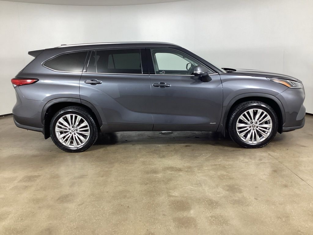 Used 2023 Toyota Highlander Hybrid Platinum SUV