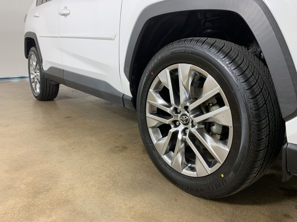 2020 Toyota RAV4 XLE Premium - Photo 6