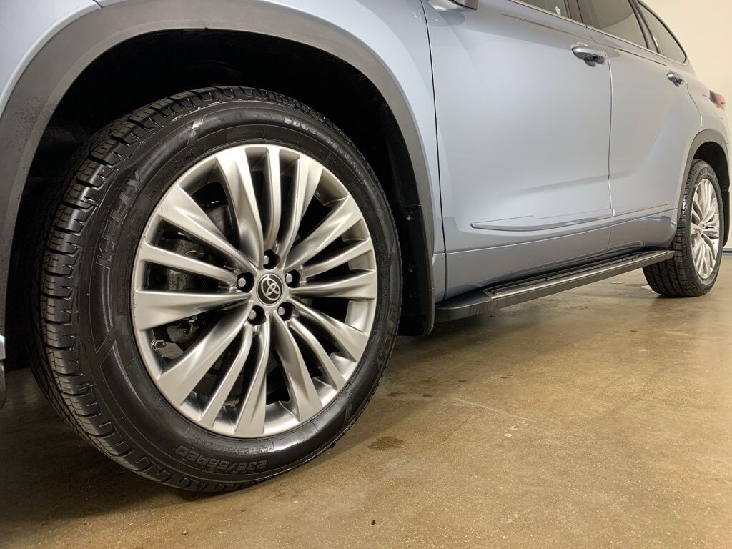 Used 2023 Toyota Highlander Platinum SUV