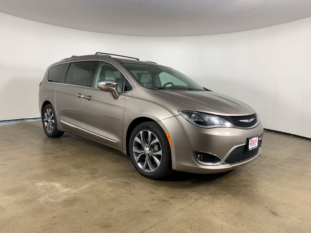 Used 2017 Chrysler Pacifica Limited Minivan/Van