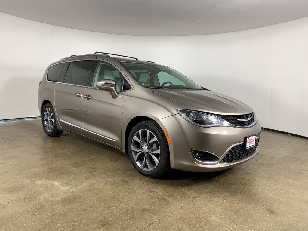 2017 Chrysler Pacifica Limited photo 4